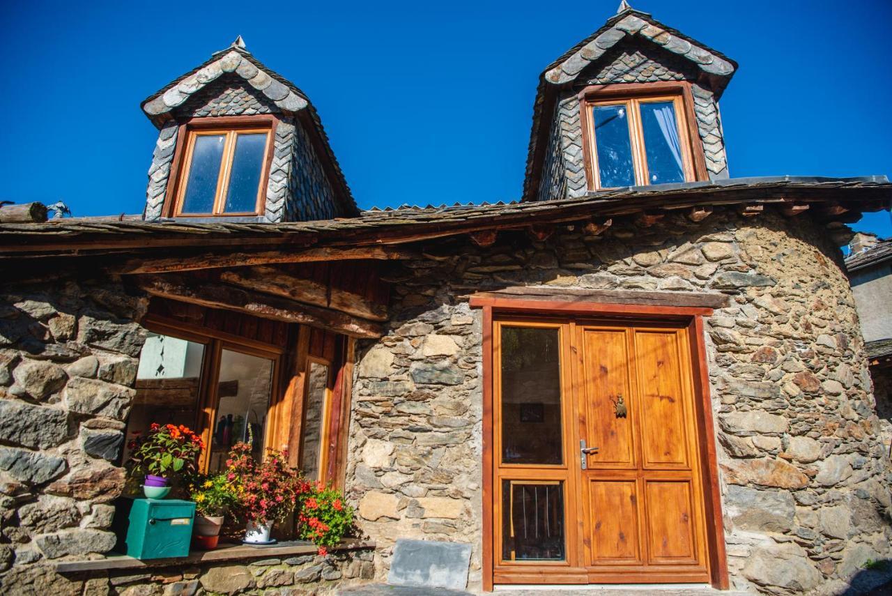 The Dragon Barn - Grenier Villa Ascou Bagian luar foto